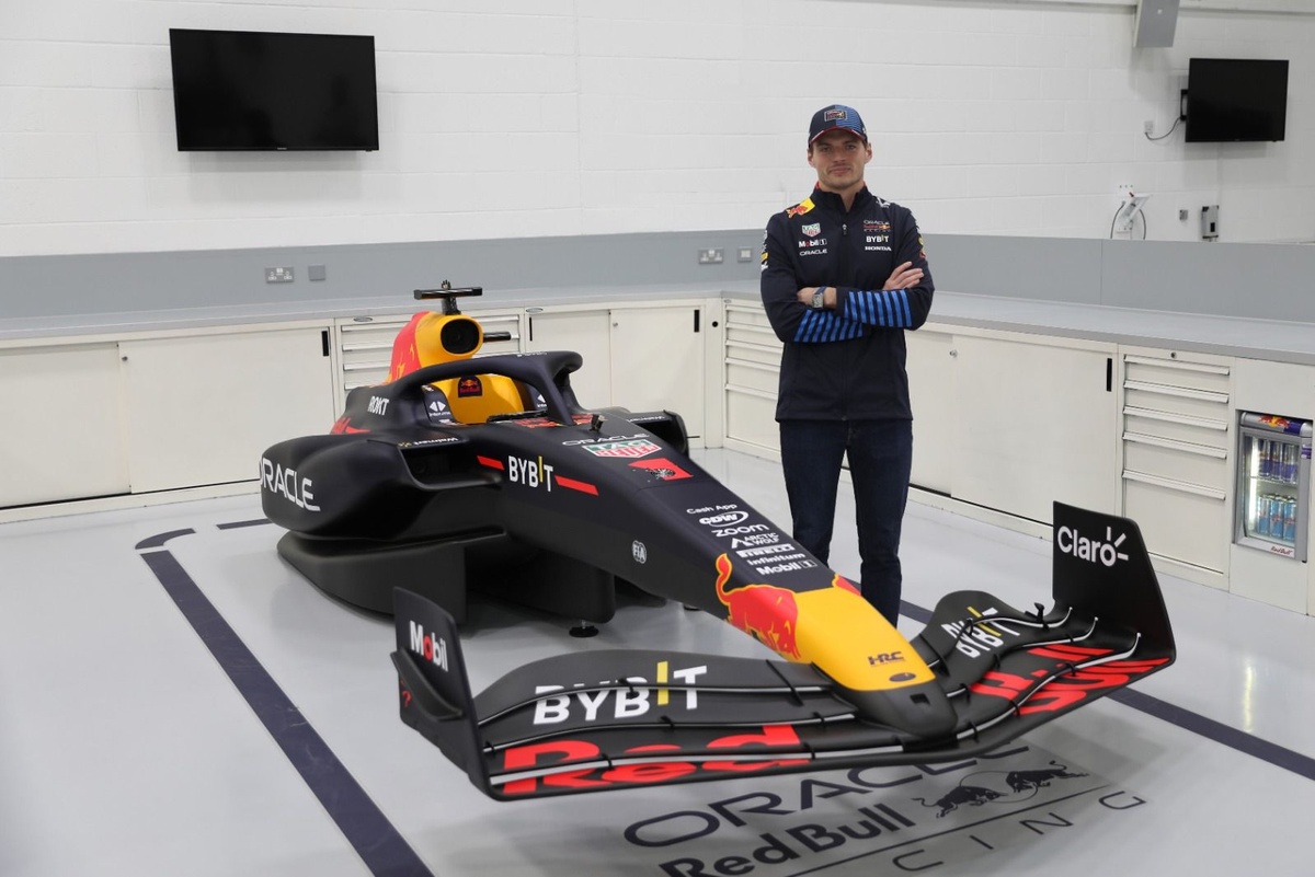 Unieke Red Bull Racing F1-simulator levert torenhoog bedrag op voor goed doel