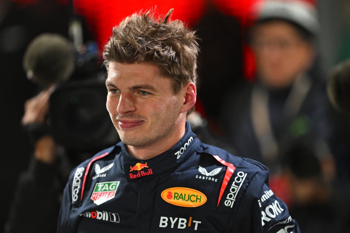 Max Verstappen onthult kampioenshelm voor Qatar en Abu Dhabi